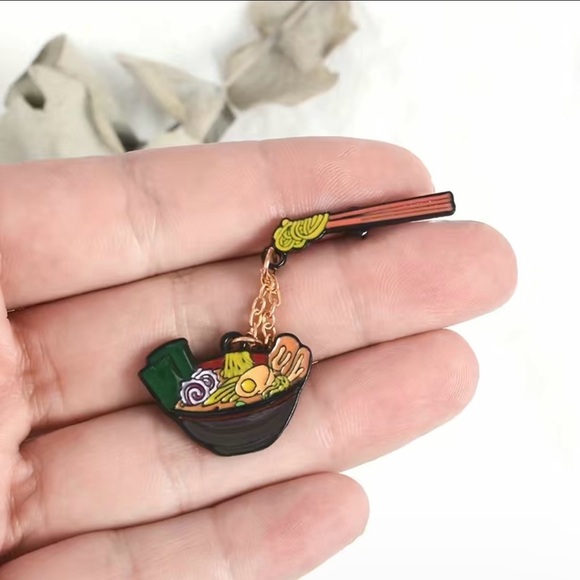Cute Ramen Brooch - Picture 2 of 2